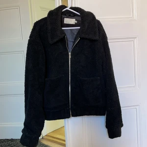 Teddyjacka  - Oversized Teddyjacka. Fint använt skick. Inköpt på Nelly 