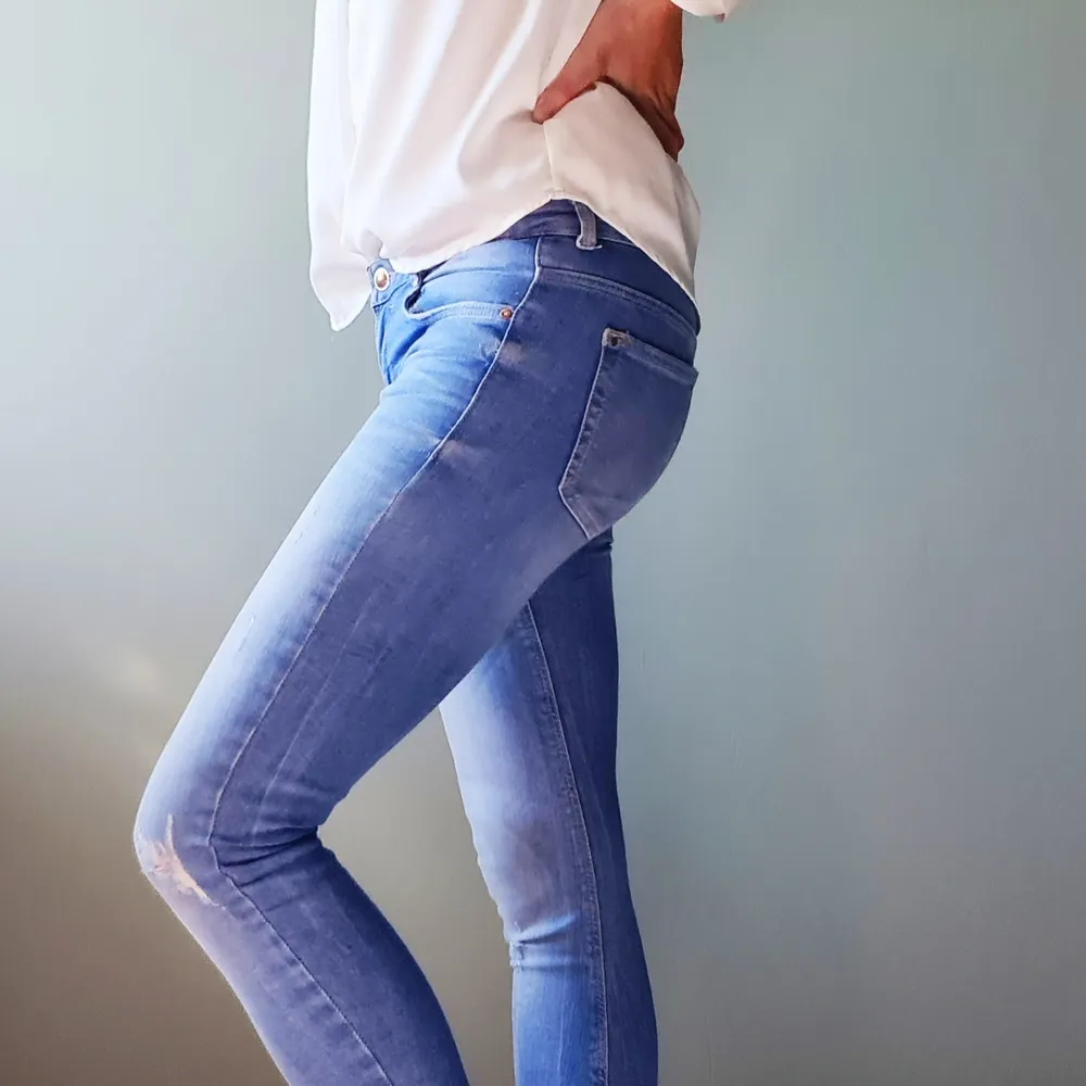 Jeans i storlek S, endast använda ett fåtal gånger. Nyskick. . Jeans & Byxor.