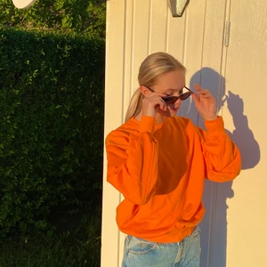 Sweatshirt  - Säljer nu min skitcoola, orangea sweatshirt från Junkyard! Hör av dig för mer info!