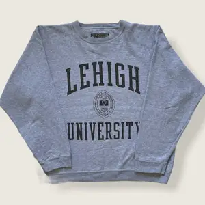 Skick 10/10.                                                                           Vintage University Sweatshirt LEHIGH.                               Står M i tröjan men är mer som L. 