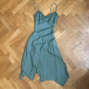 fairy  - as cool klänning med så söta detaljer! köpt secondhand! BUDGIVING FÖR MÅNGA ÄR INTRESSERADE! 48kr frakt 