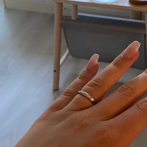 Stilren ring med osymmetrisk form (äkta silver) - 925 sterling silver, finns även i guld. Går att köpa så långt lagret räcker hos celestedetails.com 🥰 119kr st eller guld och silver för 199kr