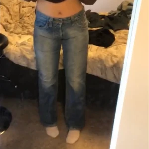 Lågmidjade jeans  - Strlk s/m jag är 169cm lågmidjade jeans 