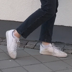 Puma skor - Snyggt slitna puma sneakers som är använda en del men i bra skick ☺️☺️ passar mig som bär storlek 40/41