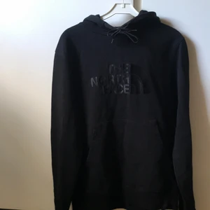 North face hoodie - Skön hoodie från the north face herravdelning (storlek s). Knappt använd. 