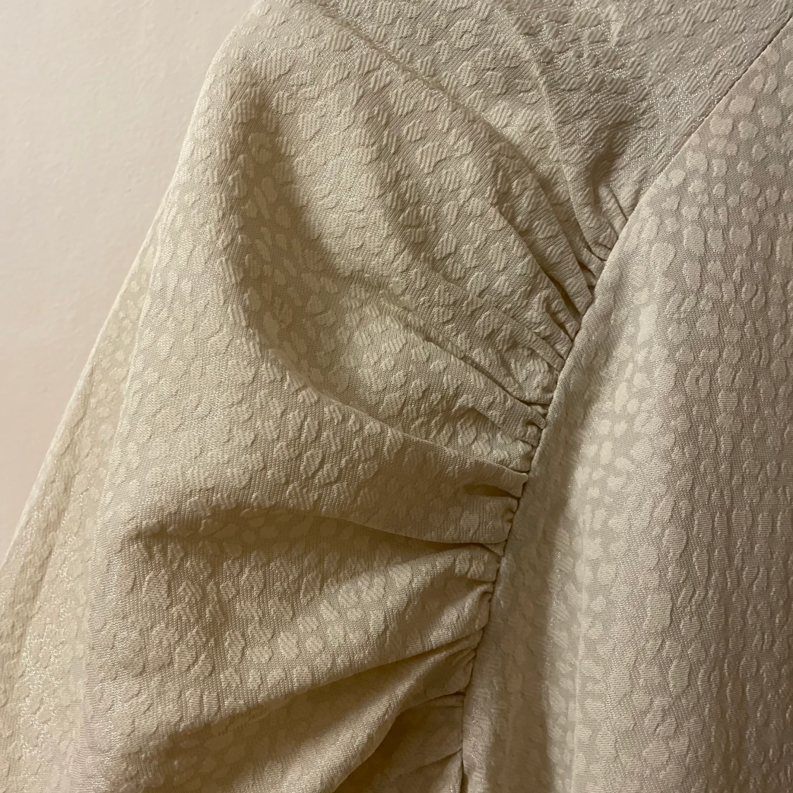 Blus med puffärm🤎 - 90