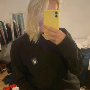 Sail racing tröja - Säljer min sail racing tröja som jag aldrig använt, den är super snygg men jag använder den aldrig! 