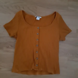 Fin tröja :)  - Säljer den pga att den inte passat mig längre:/ storlek s. Bjuder på frakt :) 