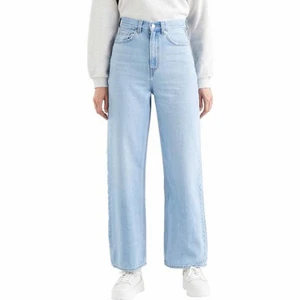 Byxor dam - Byxor från levis. Använda runt 3 gånger. Ny skick. Kostade 1200. 