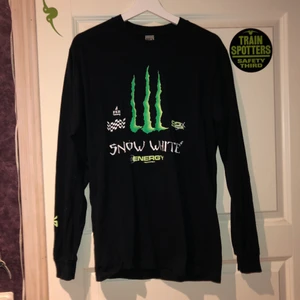 Snövit Longsleeve - Aaaasfet snövit longsleeve. Går inte att köpa längre, nypris: 500. Inget fel på den! Betalning sker på swish, köpare står för frakt.