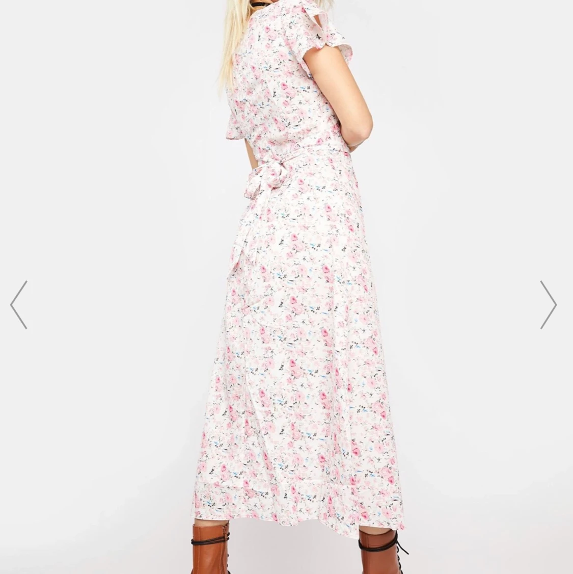 Oanvänd klänning från dollskill - 90