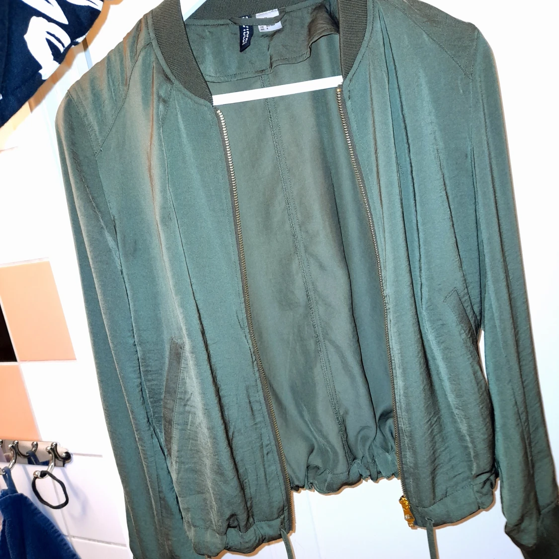 Militärgrön bomberjacka (tunn) - 91