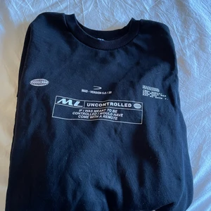Sweatshirt från Madlady - Säljer pågrund av ingen användning. Storlek Small, Mötas upp i Umeå eller så står köparen för frakten