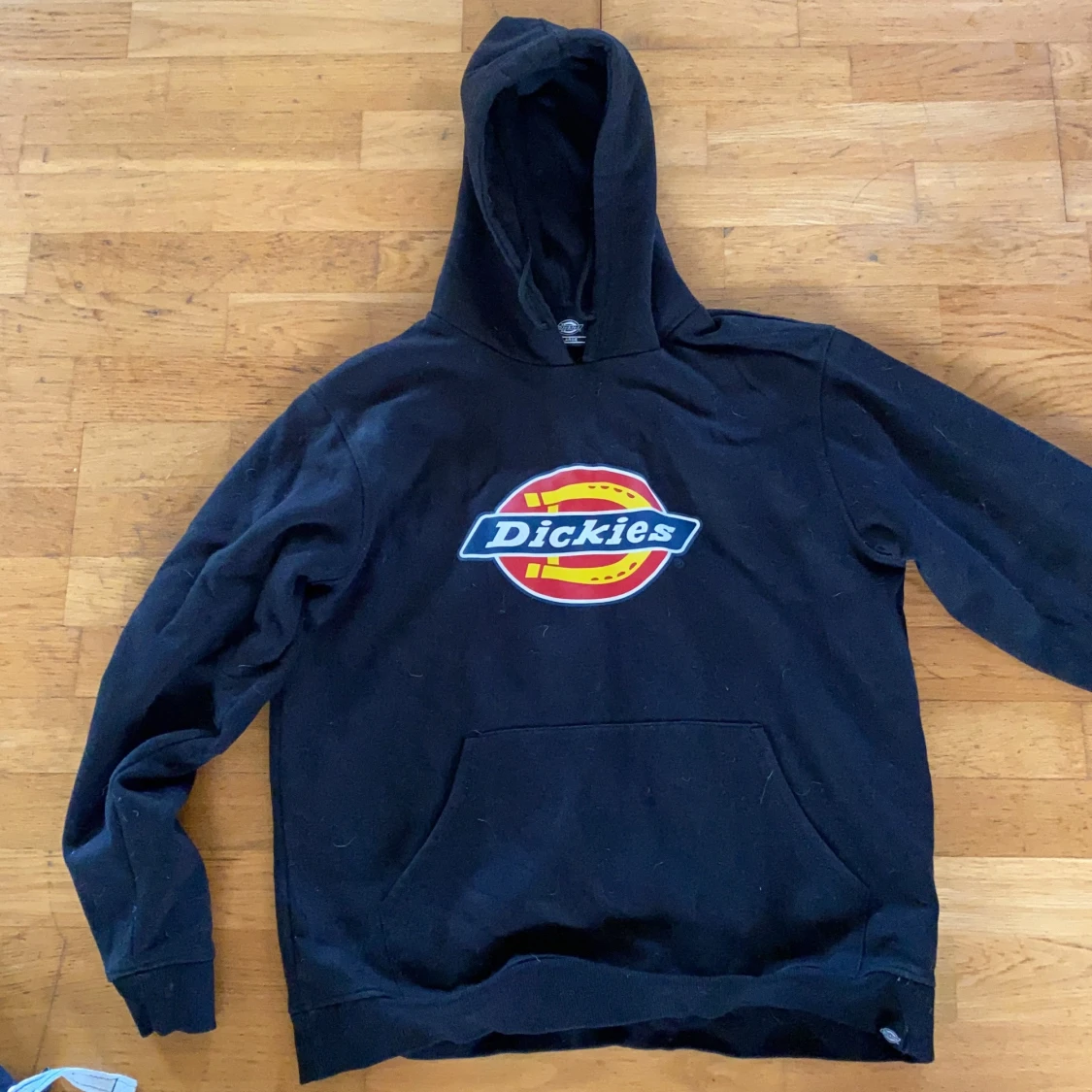 Svart dickies hoddie
