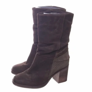 boots - säljer mina så fina skor då de inte kommer till användning 💕 storlek 36, kan också passa 35 och 37. ganska låga på benen men går både att dra upp och ner några cm! helt ok skick, har inte använt dem sen bilderna i annonsen togs! kan självklart också ta fler bilder, bara att skriva isåfall. köparen står för frakt.💕