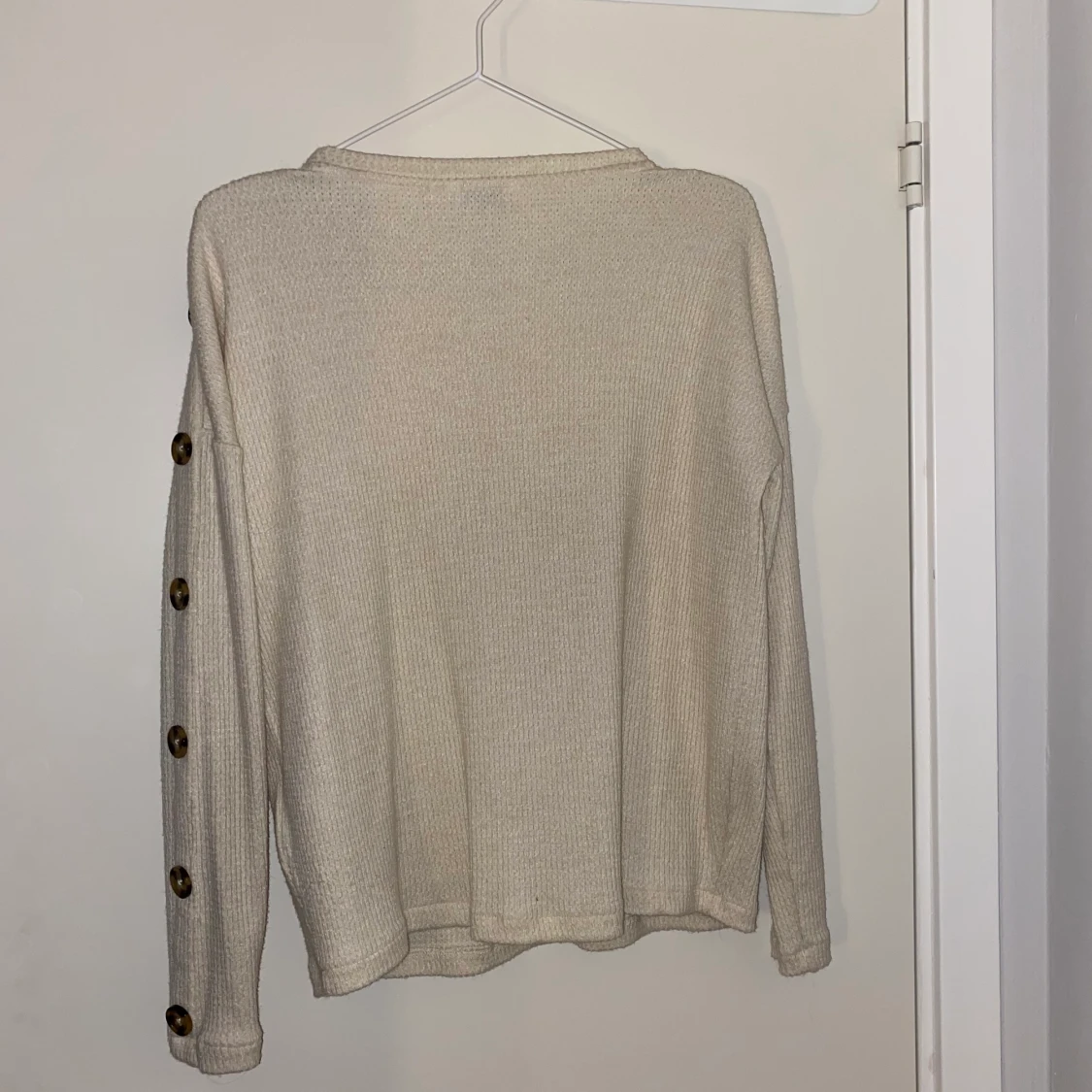 Beige stickad tröja strl S - 90