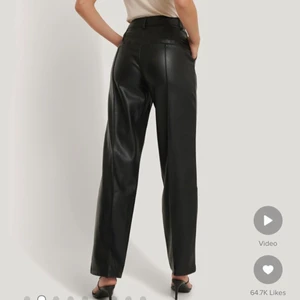 Skinnbyxor från nakd - Supersnygga skinnbyxor från nakd, strl 38! Nypris 499kr