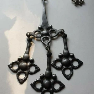 Folklore halsband I tenn. - Fint större tennhalsband folklore/vikinga stil