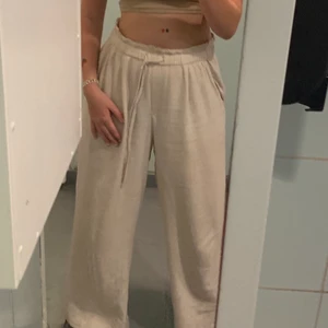 Linne byxor - Linnebyxor från hm strl 40 men de har krympt i tvätten så nu är dom lite mindre som dom är på bilden.