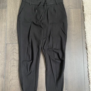 Kostymbyxor från Nelly  - Väldigt stretchiga 