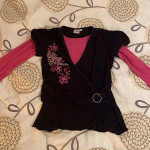 Y2k tröja - Så fin tröja med trekvartslånga ärmar! Sitter tajt och snyggt, skriv privat för fler bilder