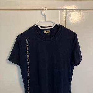 T-shirt från Dolce & Gabbana. Storlek S men liten i storlek så typ Xs. Bra skick