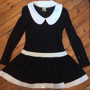 Svart kawaii lolita klänning - En kawaii klänning i Storlek S bara prövad och säljer den då jag ej använder den 💕 osäker på frakten med kan fixas bis beställning av klänningen