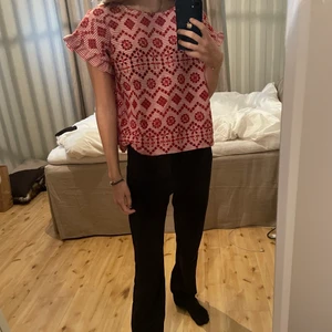Zara topp - Super fin topp från Zara som knappt är använd. Funkar för många storlekar 