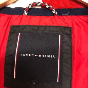 Snygg dunjacka  - Snygg svart dunjacka unisex . Storlek 16 år använd lite av tonårstjej 