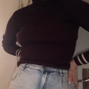 Långärmad tröja  - En bekväm tröja med polo krage, fint skick 