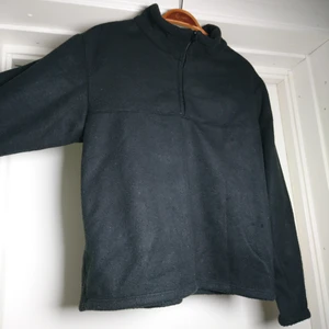 Fleecetröja - Väldigt mjuk men inte så tjock, svart, fleecetröja🌻