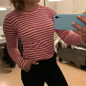 Tröja - Knappt använd, köpare står för frakt