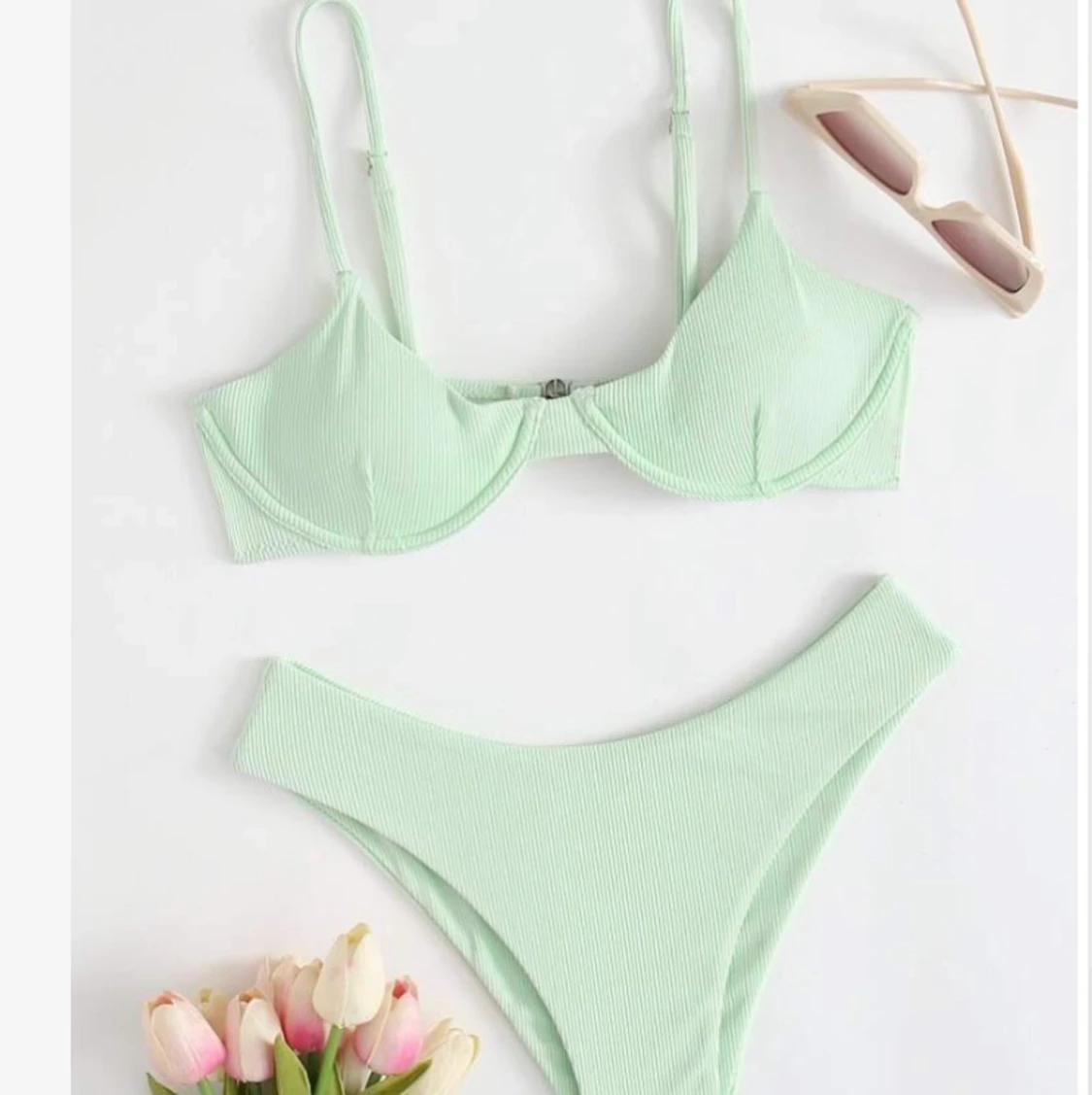 söt bikini i sage
