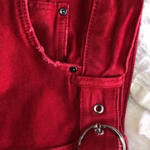 Kort kjol i storlek XS - Använd ca 1 gång då den e för liten! Jätte snygg, som helt ny. Hör av er privat! 