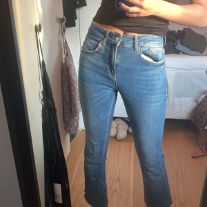 Blåa kick boot jeans från zara - Använda 1 gång storlek 36 
