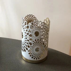 Ljuslykta  - Ljuslykta i vitt och mässing