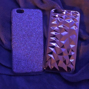 Mobilskal - Säljs styckvis eller tillsammans. Pris nedanför är styckvis. Till iPhone 6/6s. Det till vänster är silvrigt med glitter och det till höger är gulligt med lite bucklig textur. Pris kan diskuteras. Fraktas i mitt eget paket gratis, frimärke kostar 12kr. 