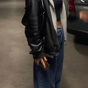 Jeans  - Baggy jeans som inte kommer till så mycket användning längre. 