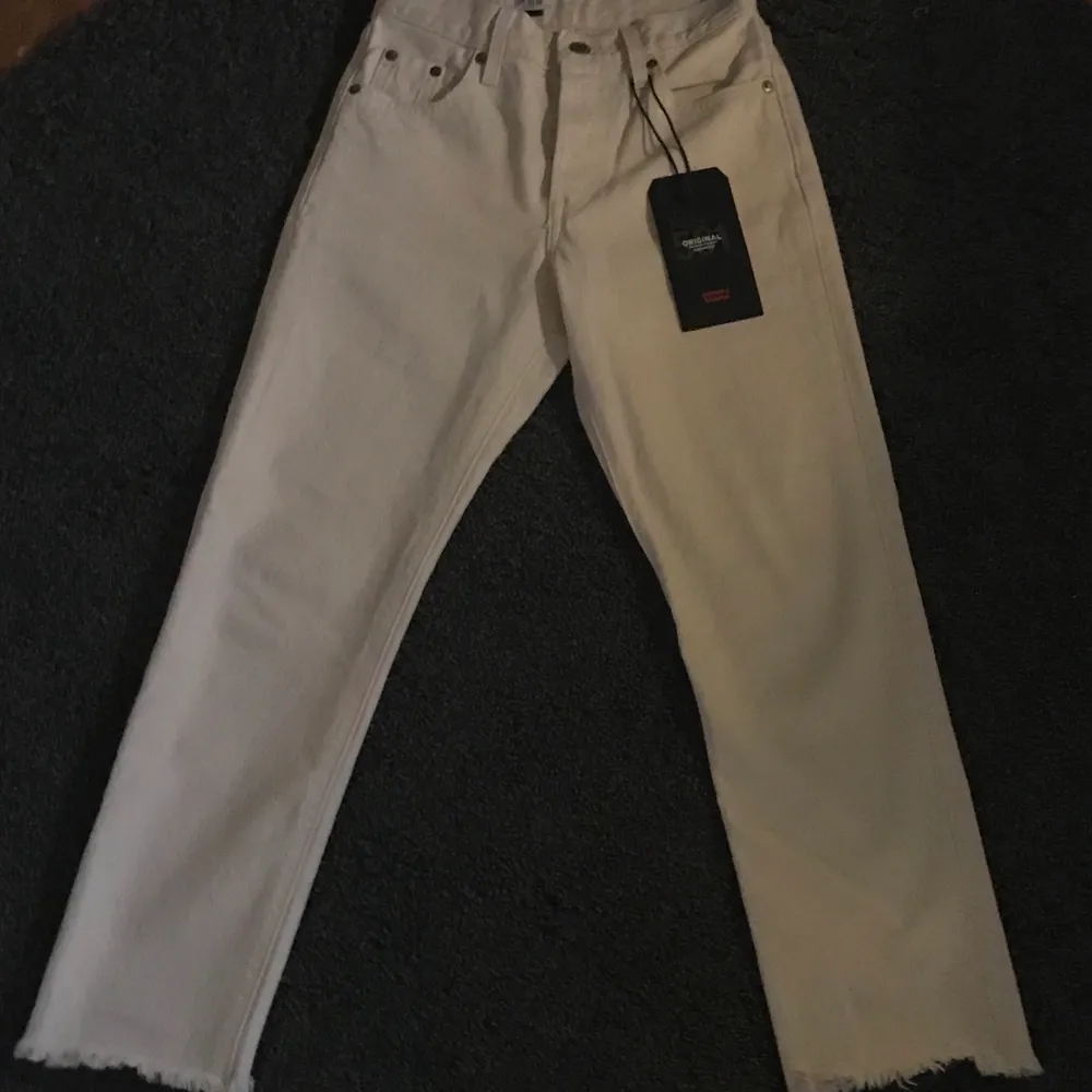 Jättefina 501 jeans från Levis i beige🤩 Prislappen kvar!. Jeans & Byxor.