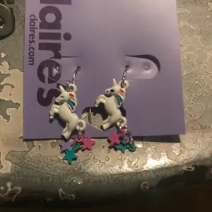 Coola unicorn örhängen 