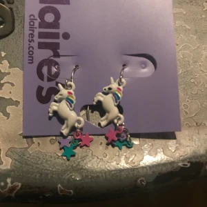 Unicorn örhängen  - Coola unicorn örhängen 