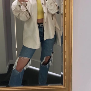 Jeans - Säljer dessa snygga jeans med hål från Gina Tricot. Storlek 36. Sparsamt använda. 💕