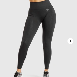 Gymshark tights  - Söker dessa gymshark tights i svart eller någon annan basic färg till ett bra pris.