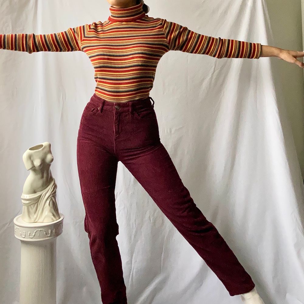 🌊 CUTE DARK RED / BURGUNDY CORDUROY MOM FIT JEANS • SIZE - W24/L32 - XS • BRAND - BDG (Urban Outfitters) • MATERIAL - 100% Cotton MY MEASUREMENTS • Height 161cm / 5'3