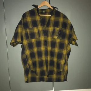 Oversize skjorta  - Från okänt koreanskt märke 💫 passar flera storlekar men är oversize på mig som är S