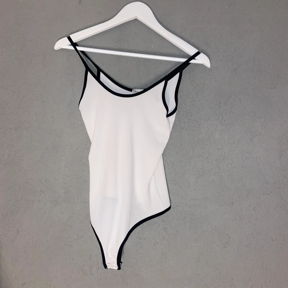 Vit/svart ribbad body 