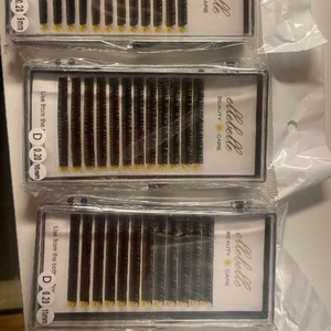 Fransar till fransförlängning, 10-14mm - Helt oanvända fransar. Finns i längderna 10 till 14mm, D-böj. Hör av er vid frågor/ önskemål på längd/ paket🥰 Köparen står för frakten, 50kr/förpackning