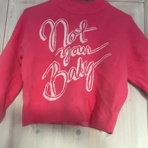 Tröja  - Storlek xs, men passar också S. Använd endast en gång. 