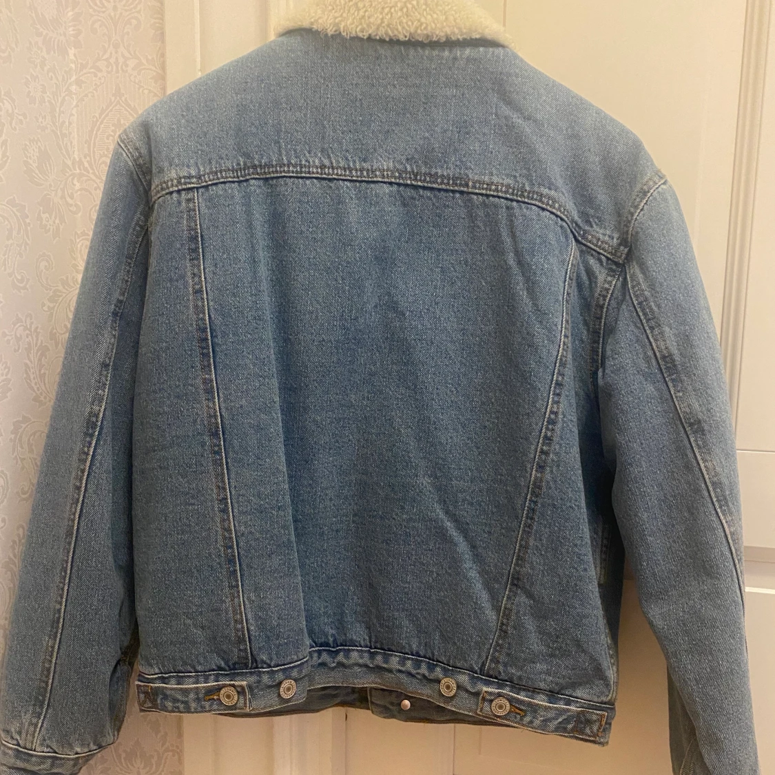 Jeansjacka med teddy-detaljer - 91