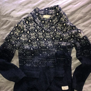 Odd molly kofta  - En favorit kofta som tyvärr inte kommer till andvändning längre✨ Koftan är äkta och säljs för 1000 kr nu släcker jag koftan för 200 kr!✨ Stl M 